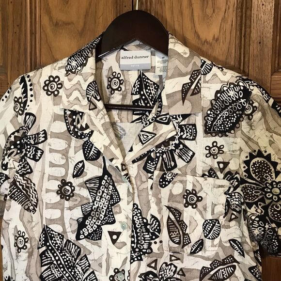 Alfred Dunner Women's size 6P Geometric Woven Blouse Short Sleeve Button-Up Top - Picture 2 of 8